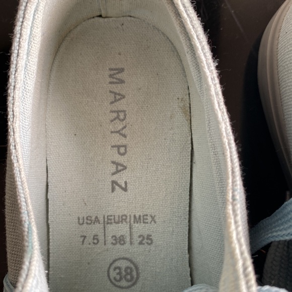 European sneaker! - Picture 2 of 2